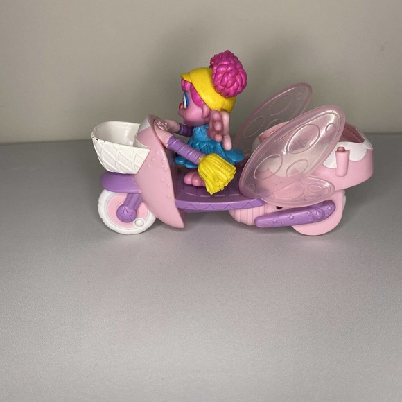 Abby Cadabby Figure and her LScooter with Flapping Wings Sesame Street - Picture 3 of 5